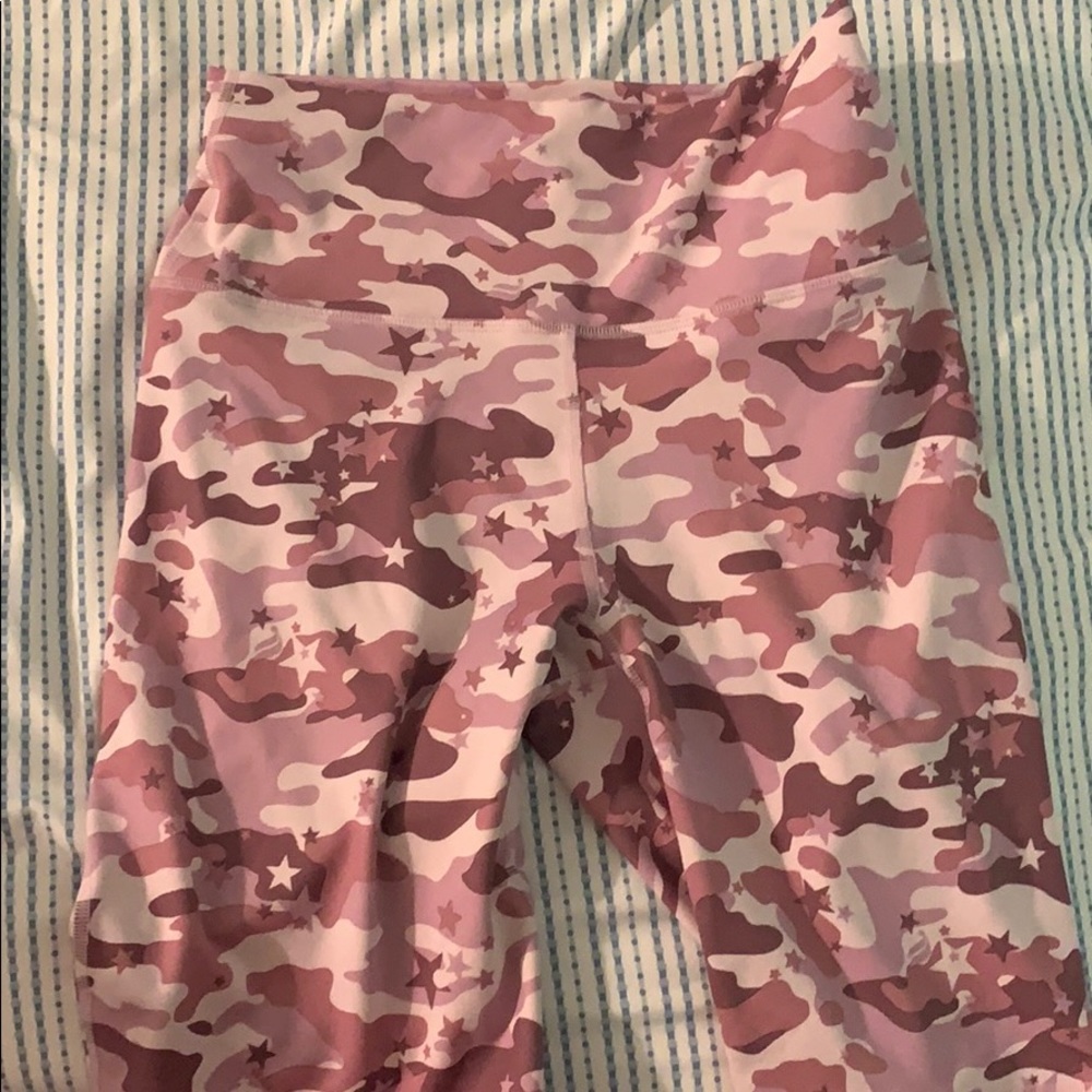 Pink star camo workout shorts fabletics new